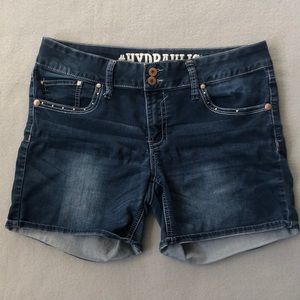Hydraulic Mid-Thigh Shorts